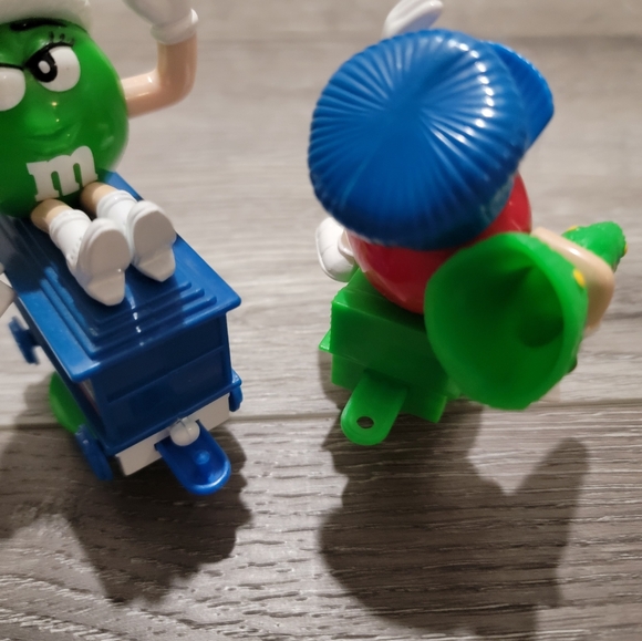 ✅️ M&M Christmas Train Series - Picture 7 of 7